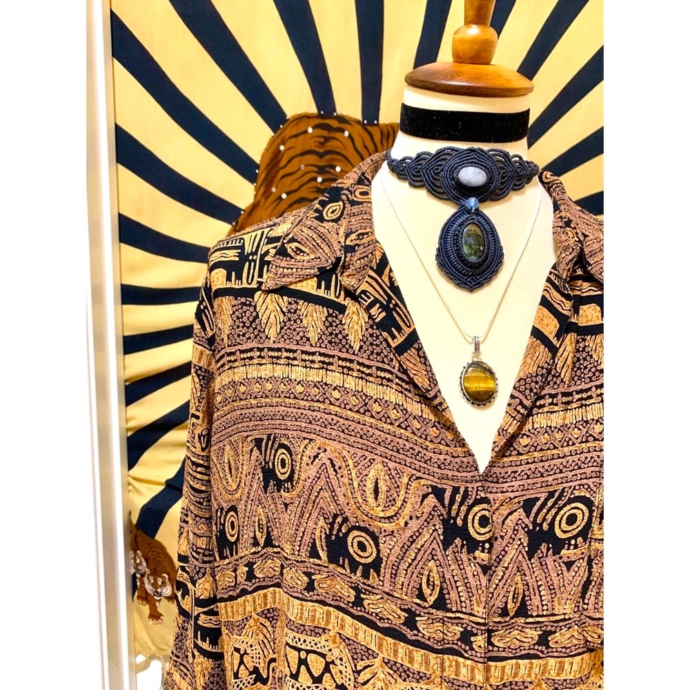 🌈 Stylish Vintage elephant top - Picture 1 of 8